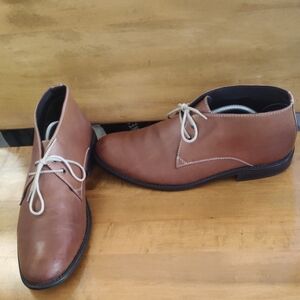 Clarks Light Brown/tan Size 11 Chukka Boots